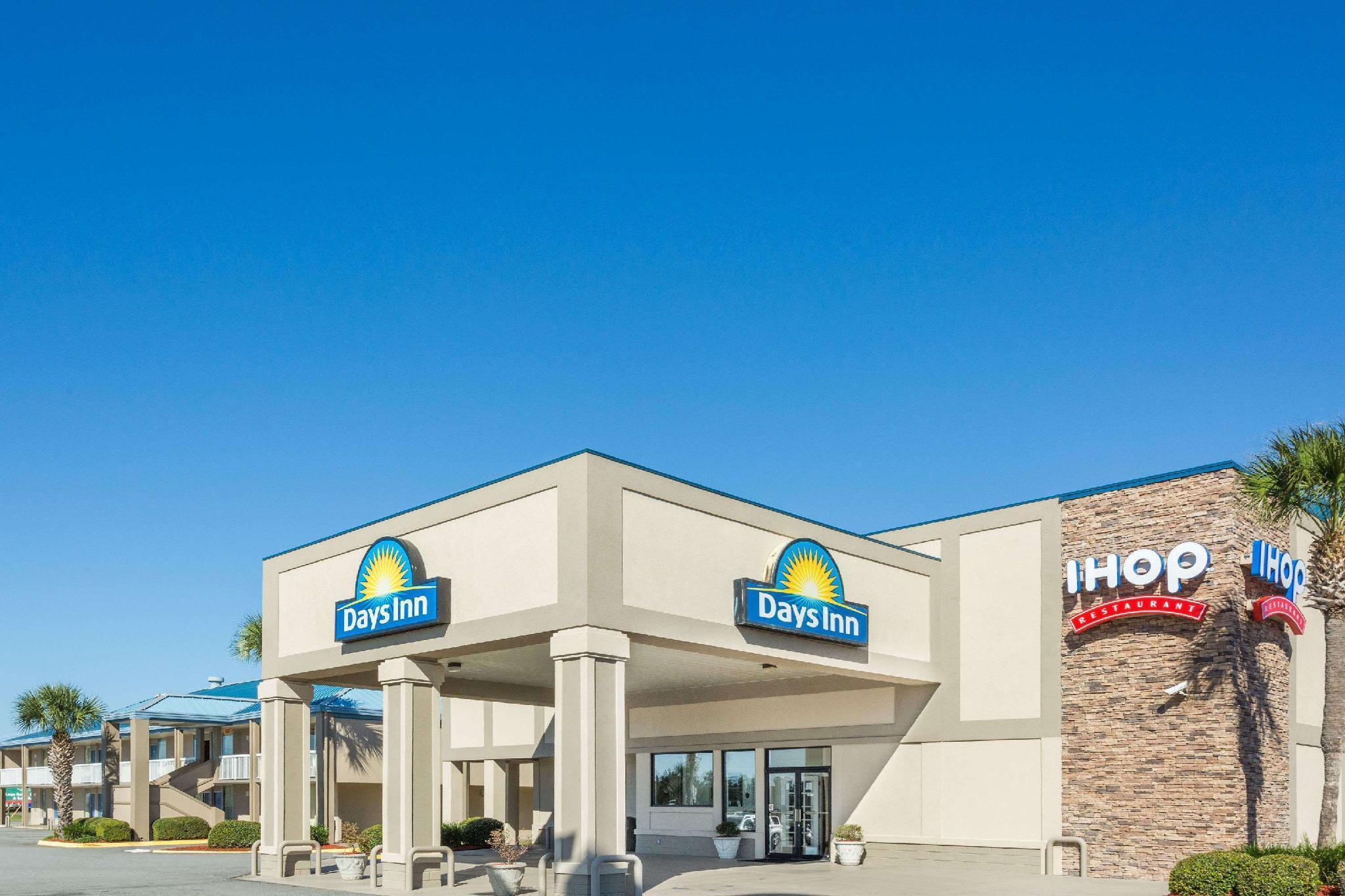 Days Inn By Wyndham Adel I-75 Экстерьер фото