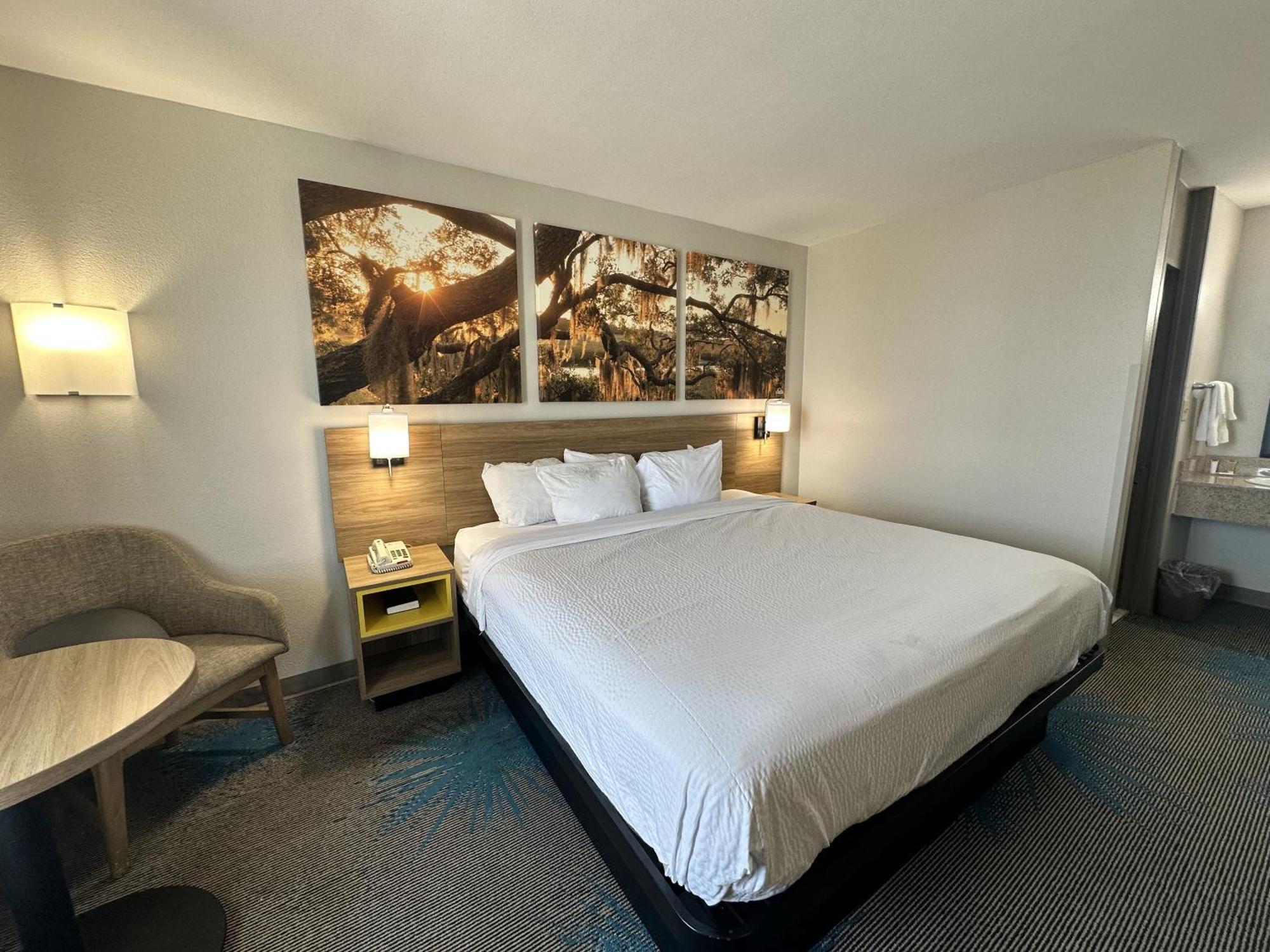 Days Inn By Wyndham Adel I-75 Экстерьер фото