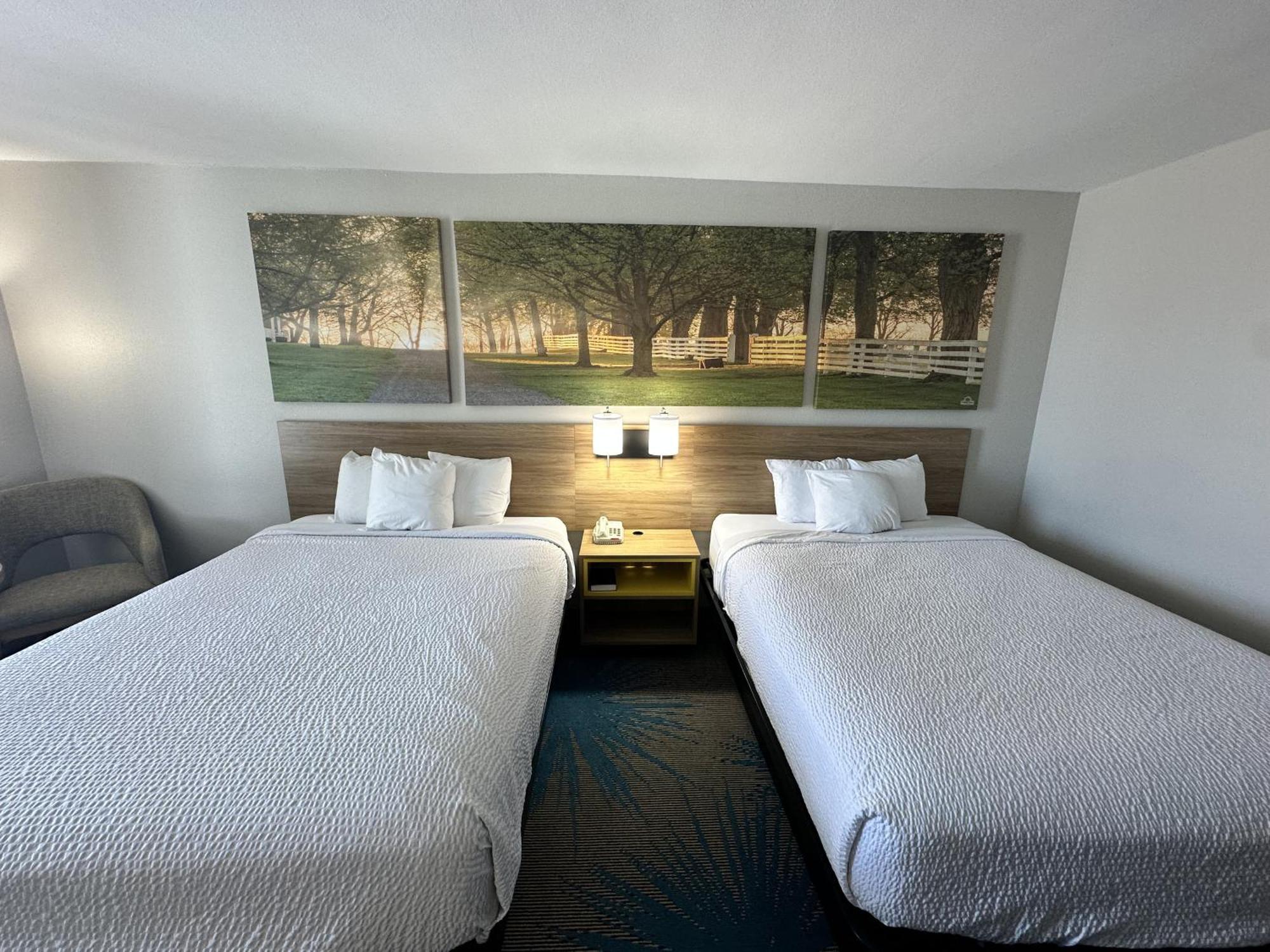 Days Inn By Wyndham Adel I-75 Экстерьер фото