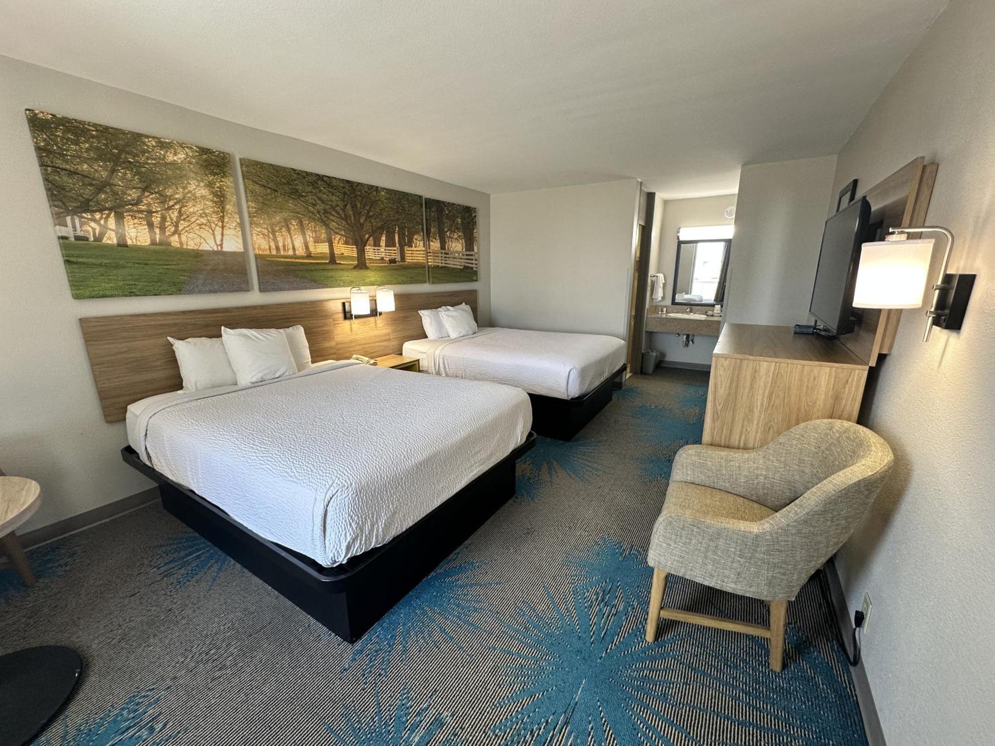 Days Inn By Wyndham Adel I-75 Экстерьер фото