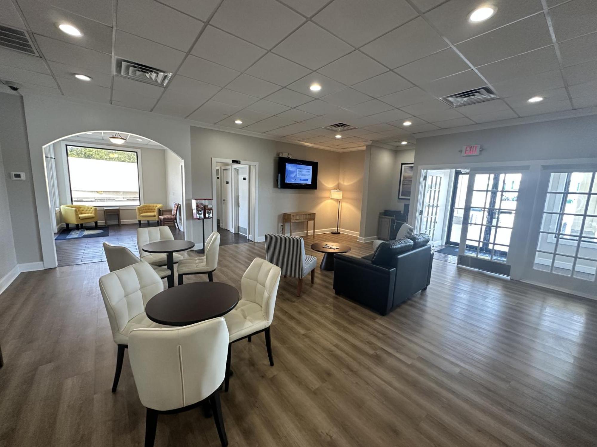 Days Inn By Wyndham Adel I-75 Экстерьер фото