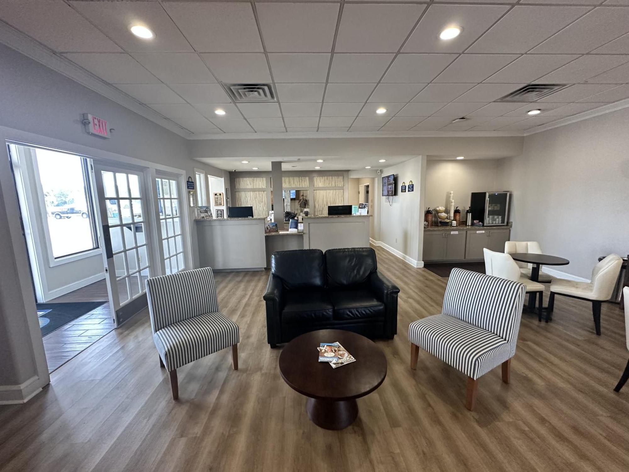 Days Inn By Wyndham Adel I-75 Экстерьер фото